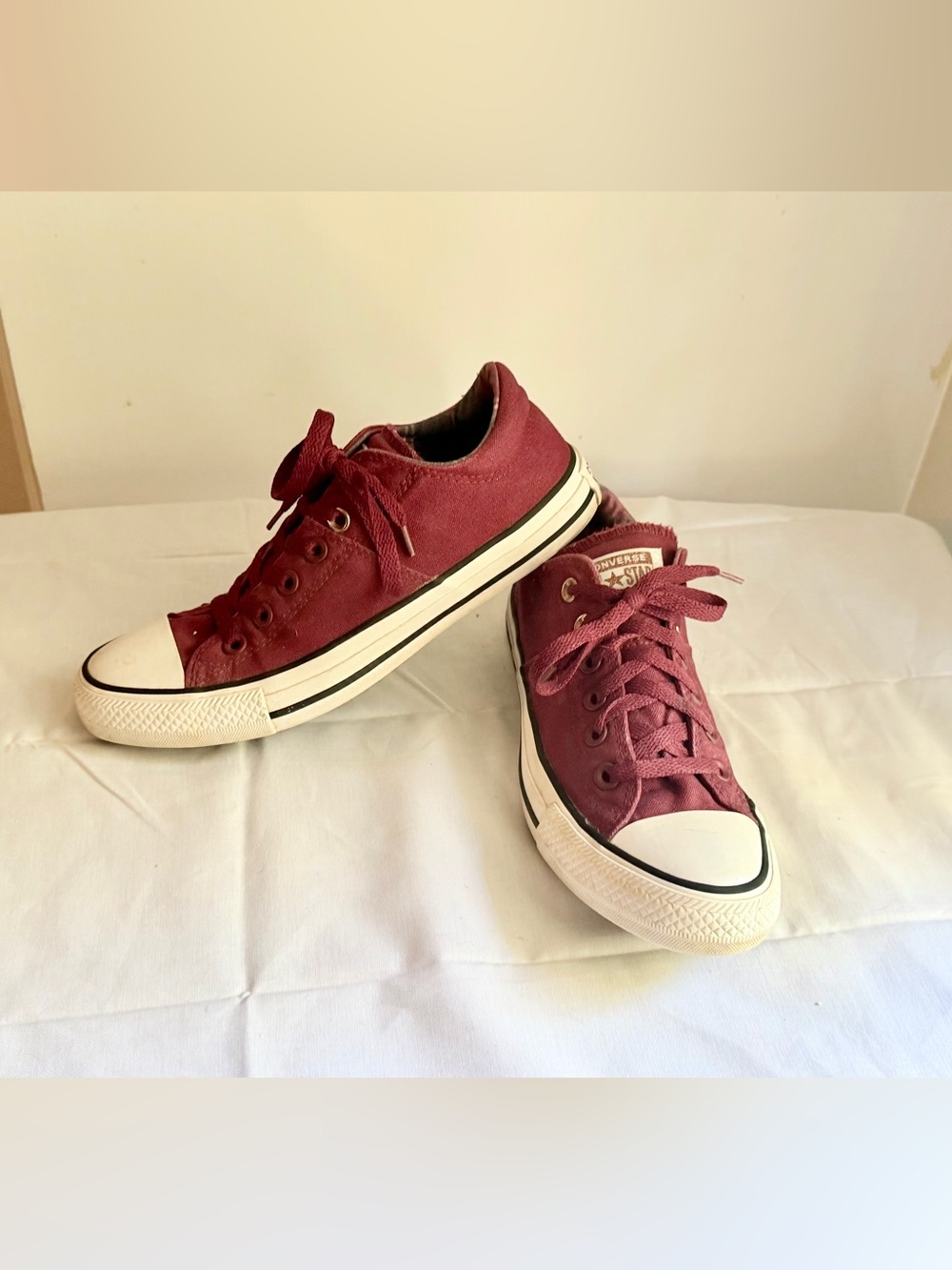 Converse Chuck Taylor All Star High-Top Sneakers Women’s 8 – Burgundy/Maroon